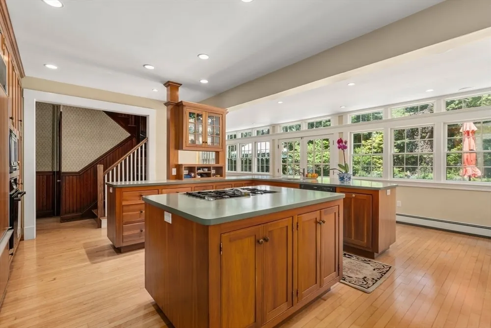 448 Washington St, Walpole, MA 02032