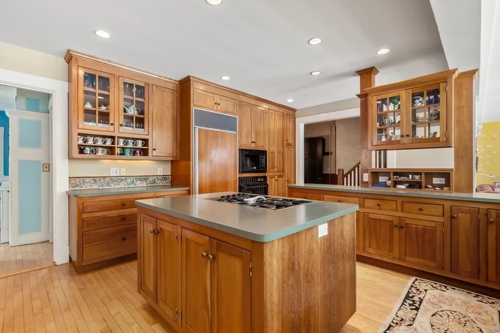 448 Washington St, Walpole, MA 02032