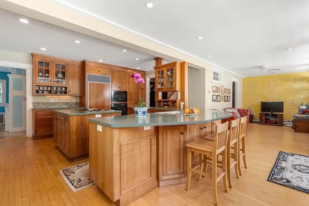 448 Washington St, Walpole, MA 02032