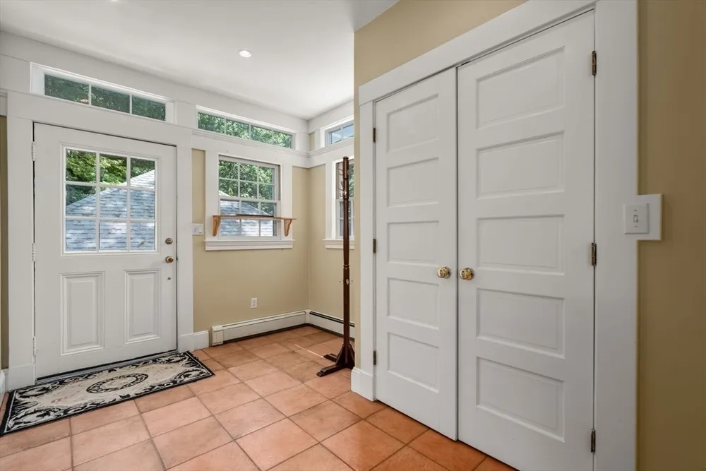 448 Washington St, Walpole, MA 02032