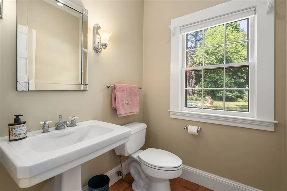 448 Washington St, Walpole, MA 02032