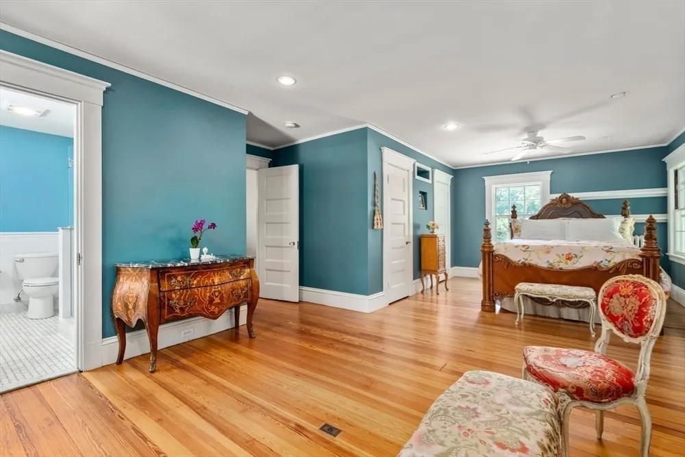 448 Washington St, Walpole, MA 02032