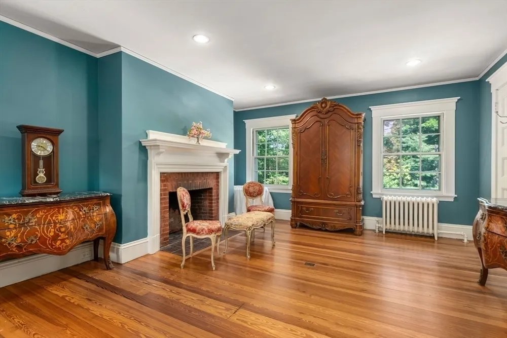 448 Washington St, Walpole, MA 02032
