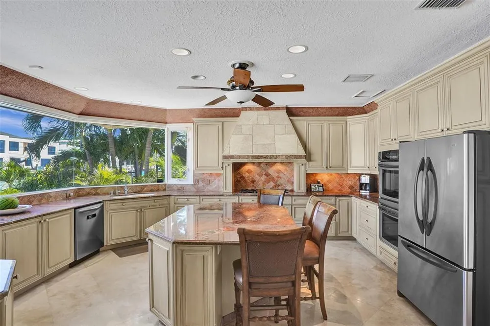 2875 NE 25th Ct, Fort Lauderdale, FL 33305