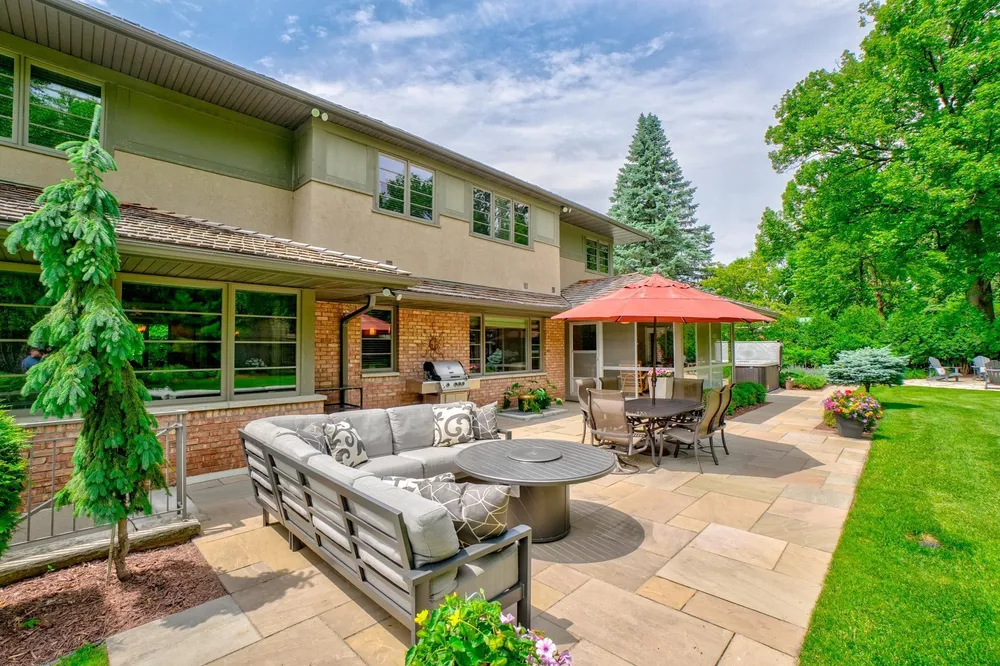 450 Mississippi River Blvd S, Saint Paul, MN 55105