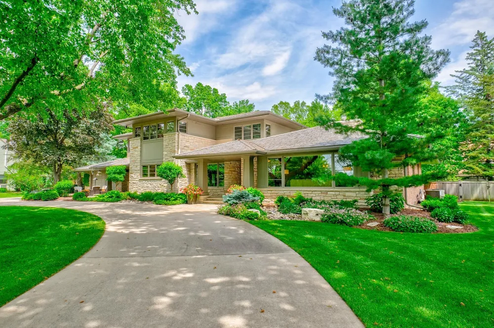 450 Mississippi River Blvd S, Saint Paul, MN 55105