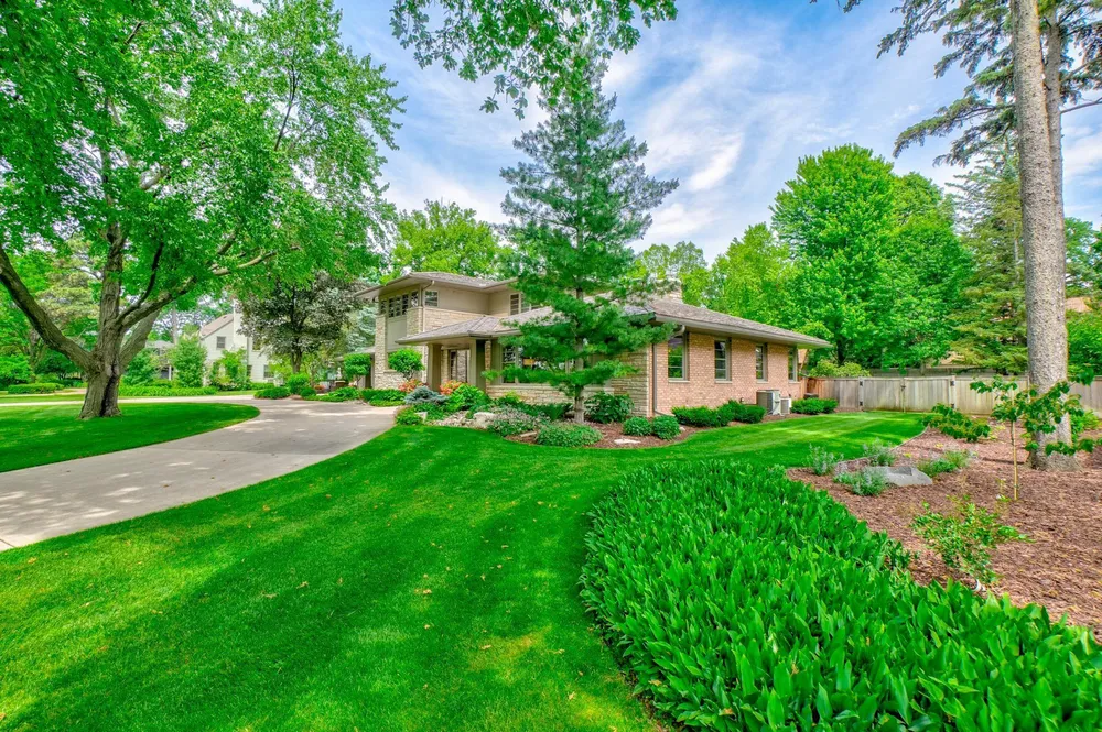 450 Mississippi River Blvd S, Saint Paul, MN 55105