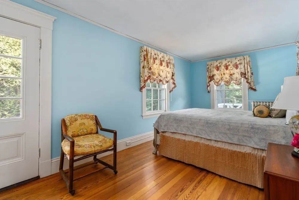 448 Washington St, Walpole, MA 02032