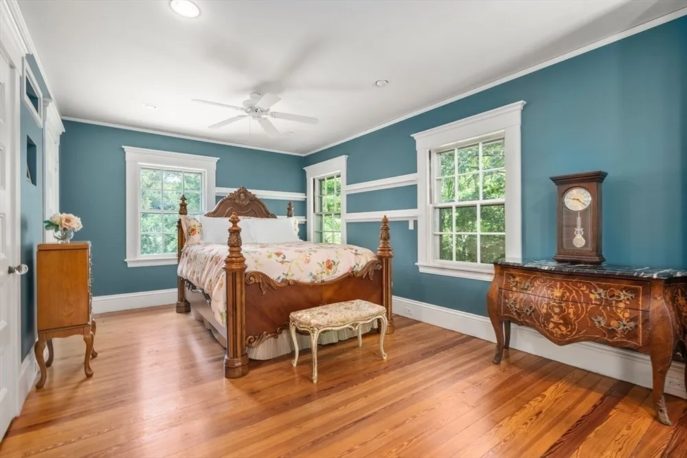 448 Washington St, Walpole, MA 02032