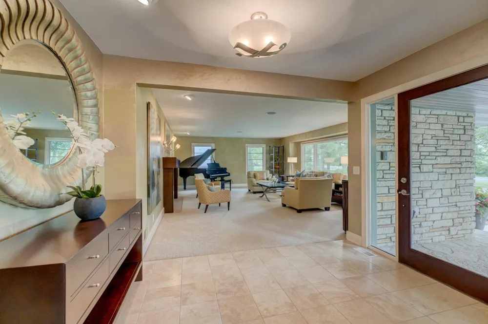 450 Mississippi River Blvd S, Saint Paul, MN 55105