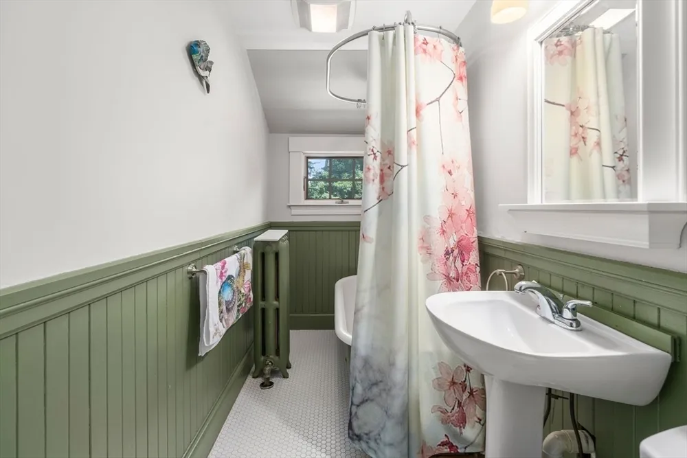 448 Washington St, Walpole, MA 02032