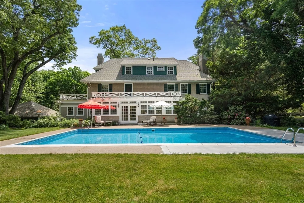 448 Washington St, Walpole, MA 02032
