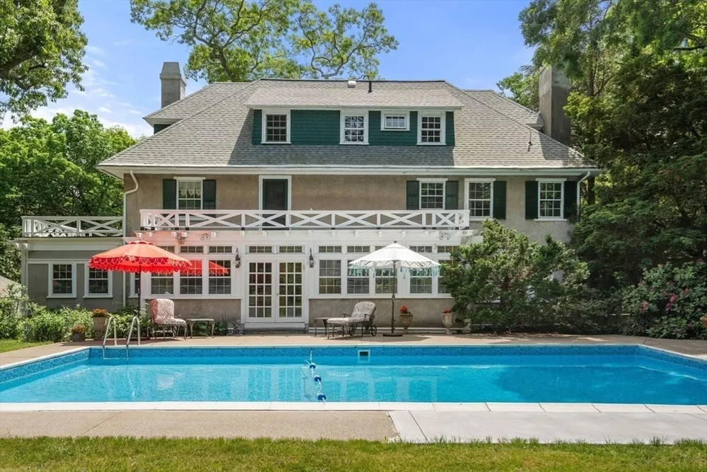 448 Washington St, Walpole, MA 02032