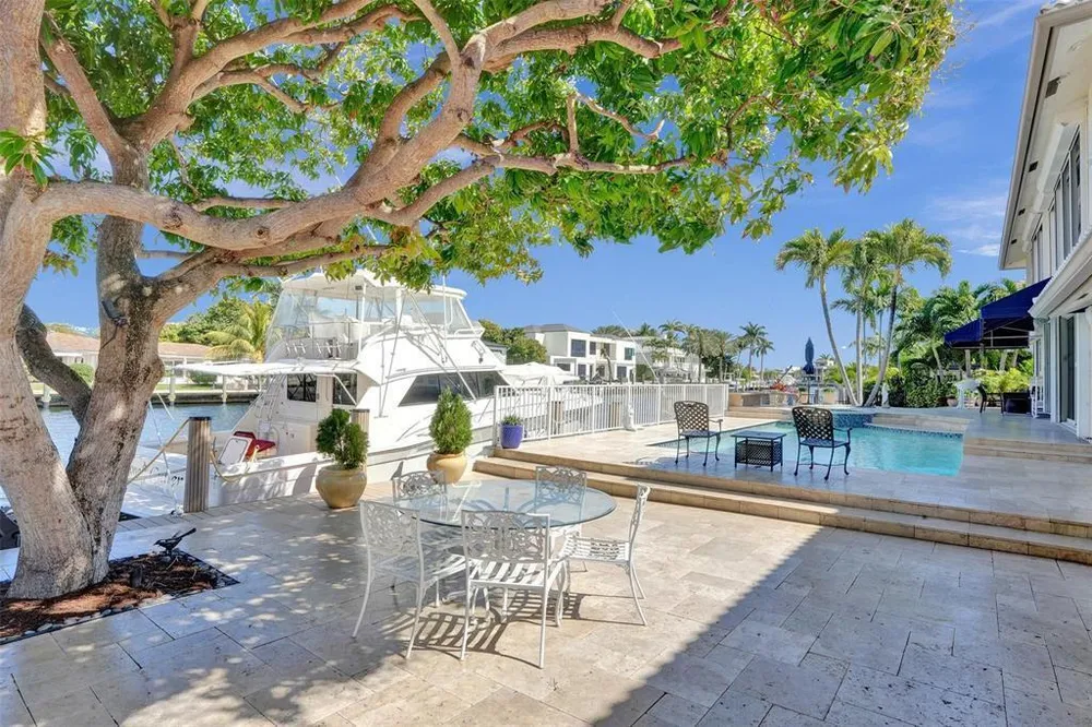 2875 NE 25th Ct, Fort Lauderdale, FL 33305