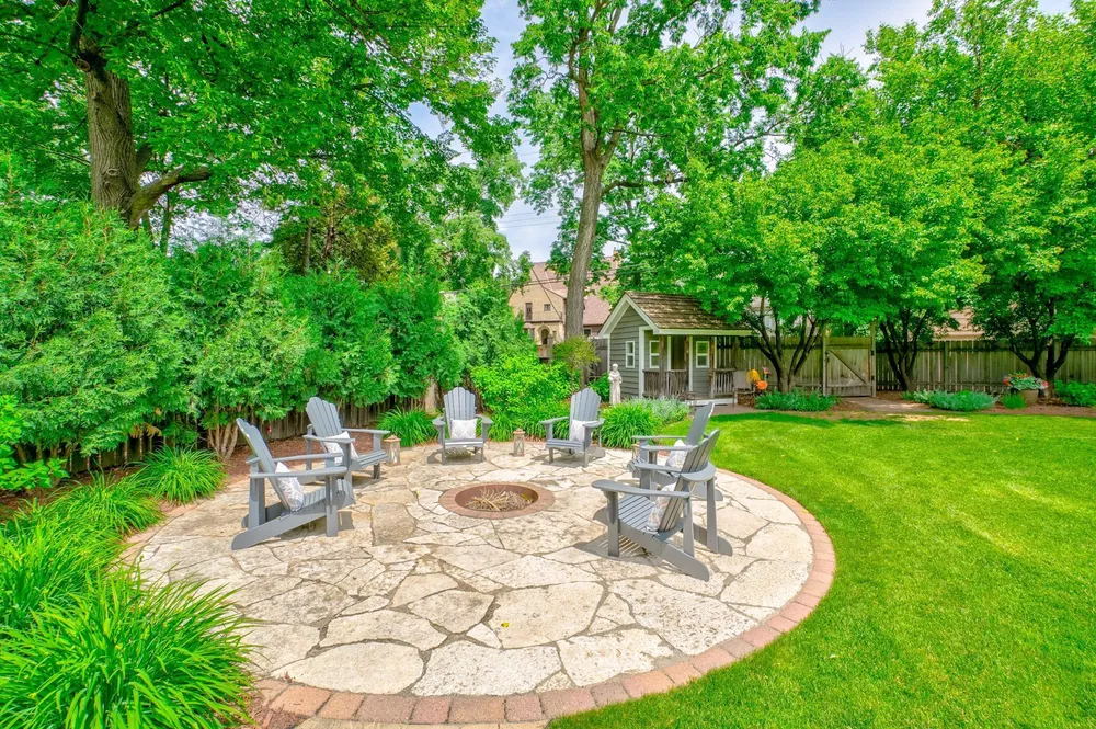 450 Mississippi River Blvd S, Saint Paul, MN 55105