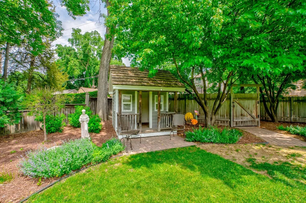 450 Mississippi River Blvd S, Saint Paul, MN 55105