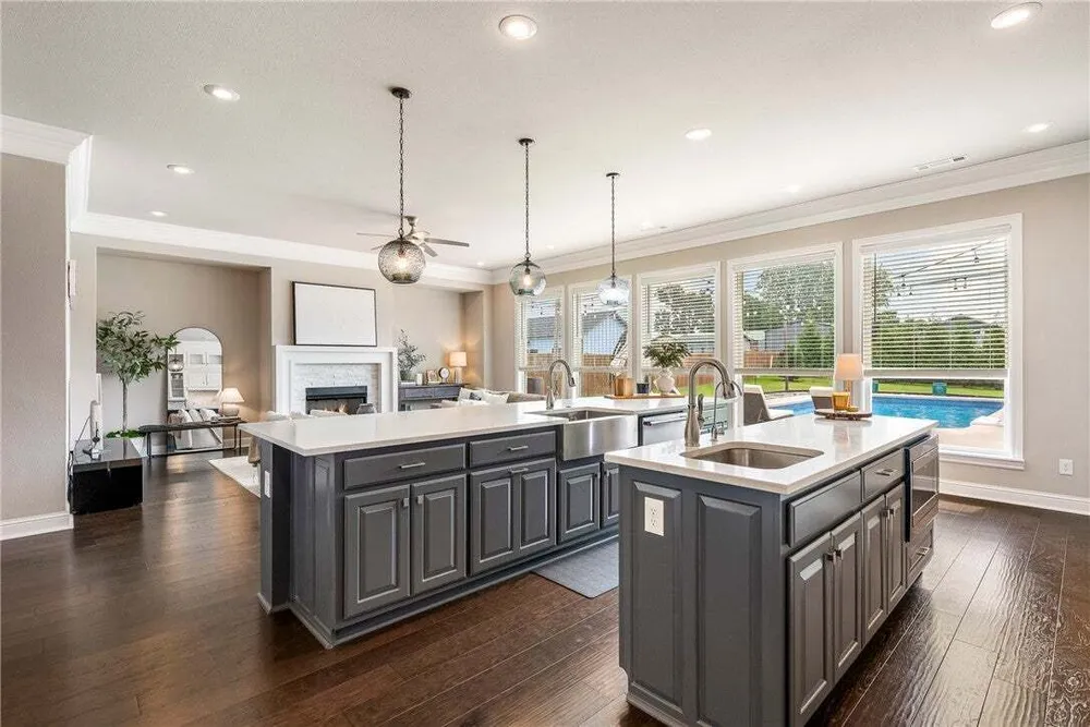 402 Birkshire Rd, Cave Springs, AR 72718