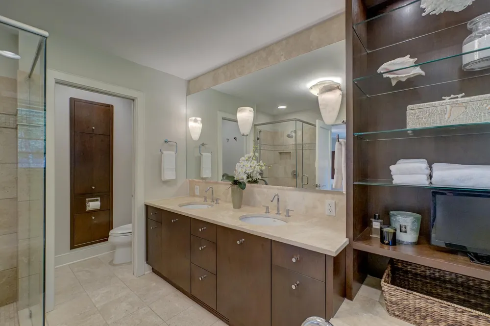 450 Mississippi River Blvd S, Saint Paul, MN 55105