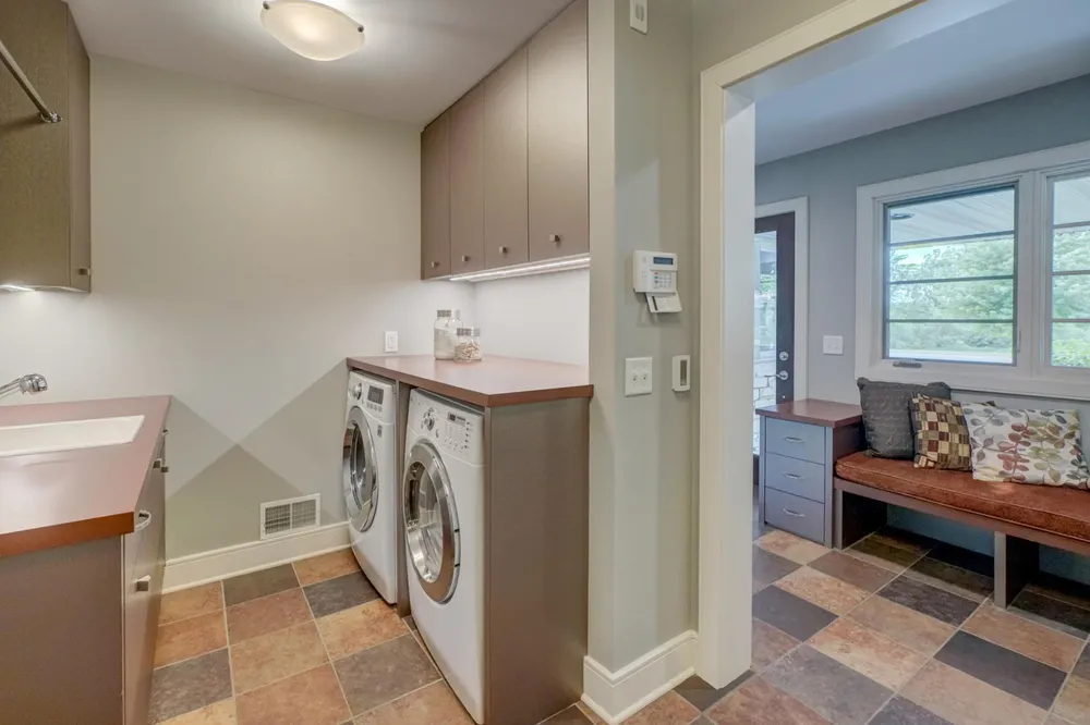 450 Mississippi River Blvd S, Saint Paul, MN 55105