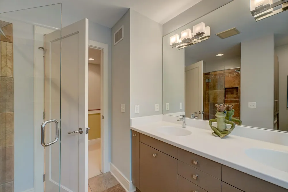 450 Mississippi River Blvd S, Saint Paul, MN 55105