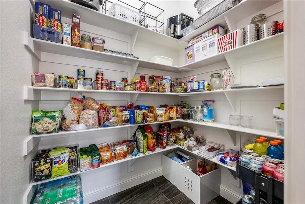 402 Birkshire Rd, Cave Springs, AR 72718
