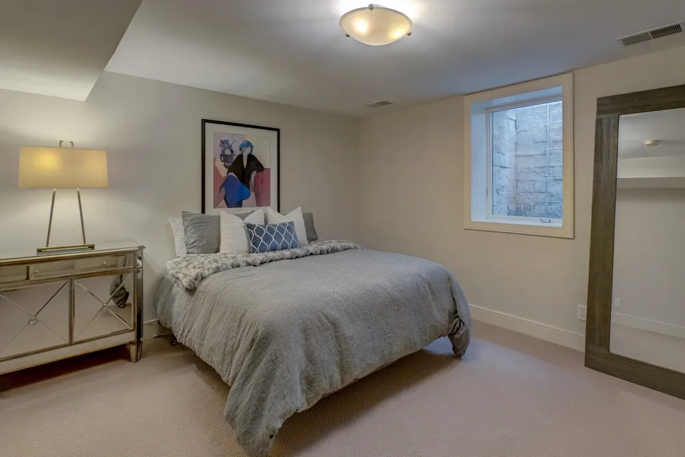 450 Mississippi River Blvd S, Saint Paul, MN 55105