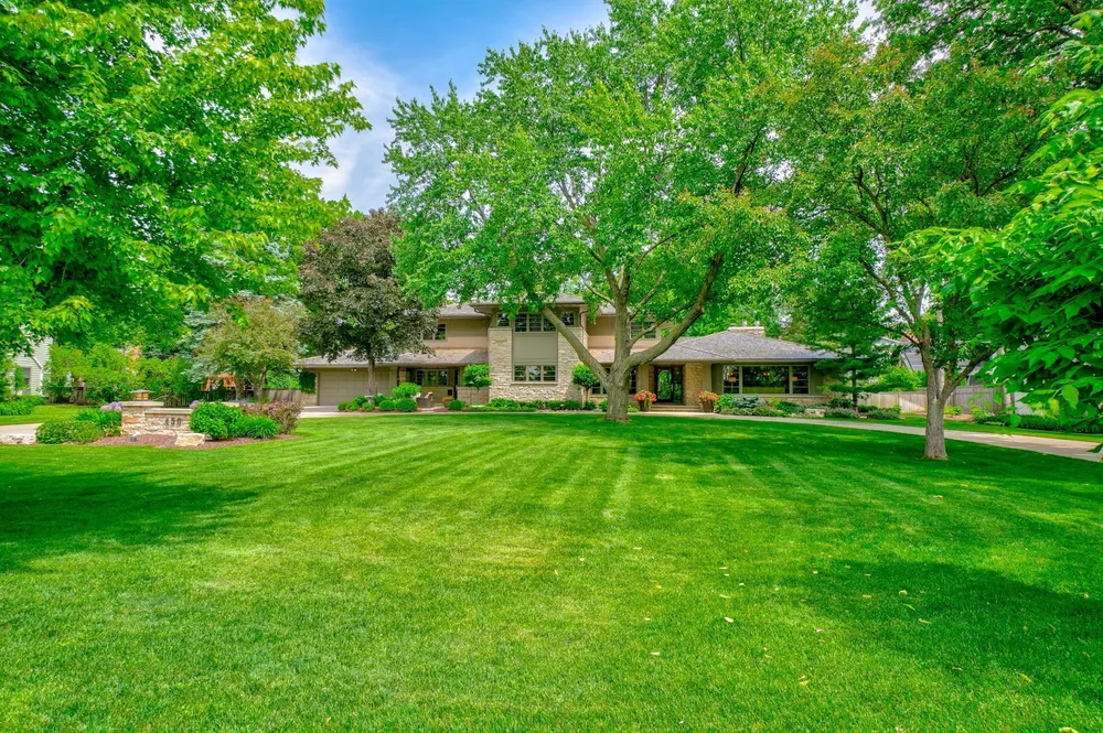 450 Mississippi River Blvd S, Saint Paul, MN 55105