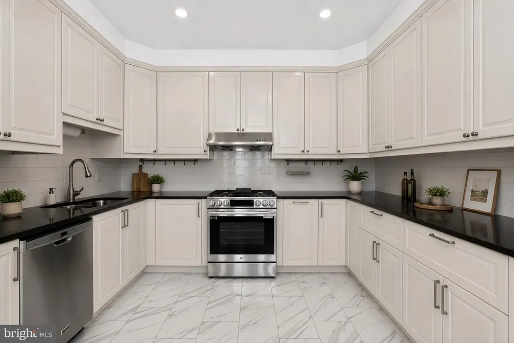 2501 S Colorado St, Philadelphia, PA 19145