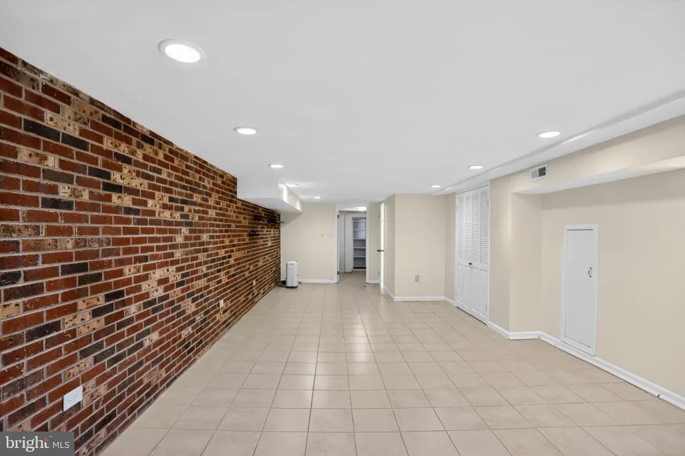 2501 S Colorado St, Philadelphia, PA 19145