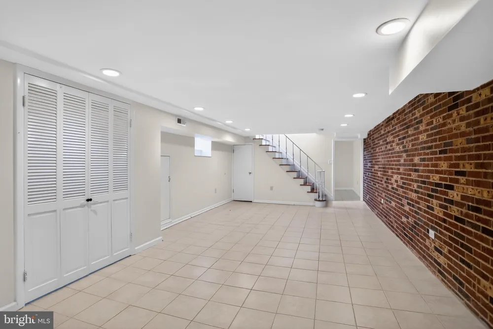 2501 S Colorado St, Philadelphia, PA 19145