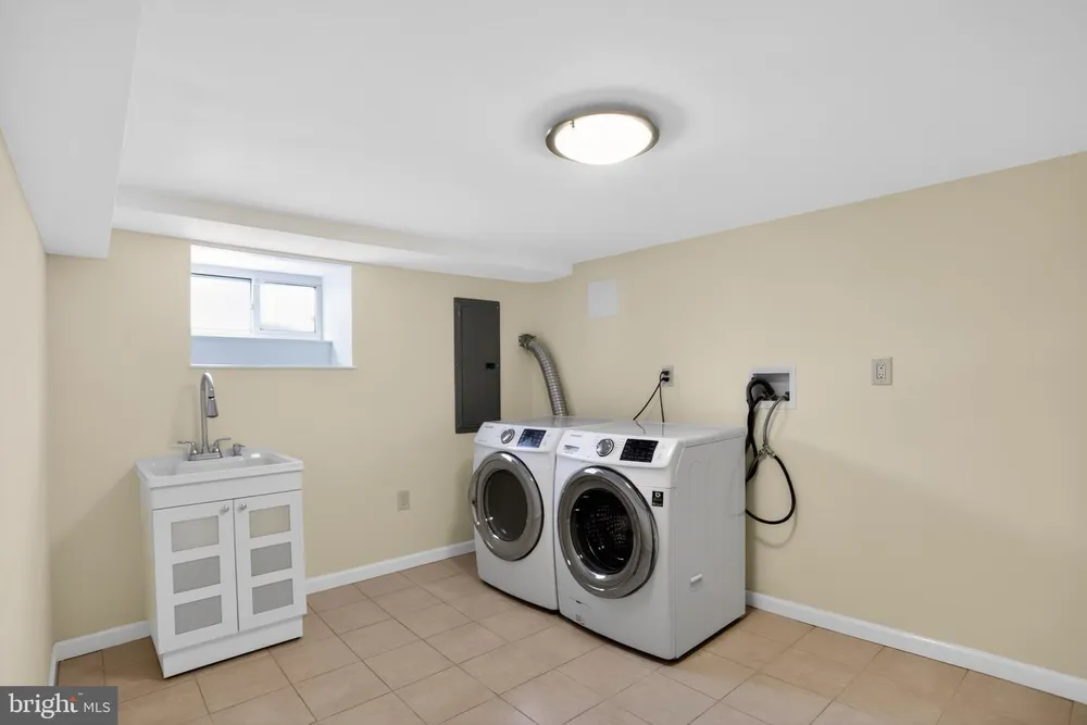 2501 S Colorado St, Philadelphia, PA 19145