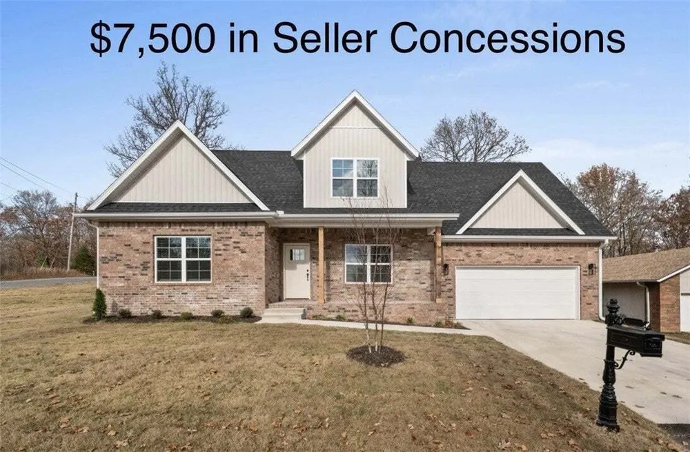 1 Kirkcudbright Dr, Bella Vista, AR 72715