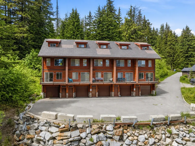 195 Snowplow Rd, Sandpoint, ID 83864