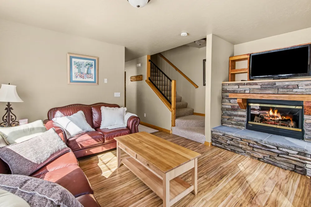 195 Snowplow Rd, Sandpoint, ID 83864