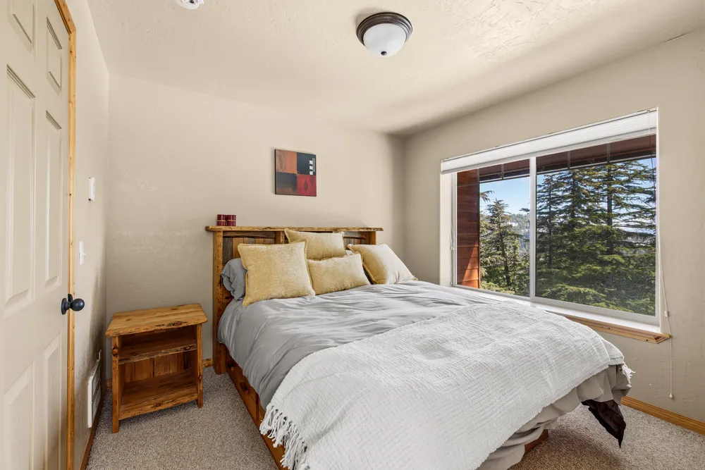 195 Snowplow Rd, Sandpoint, ID 83864