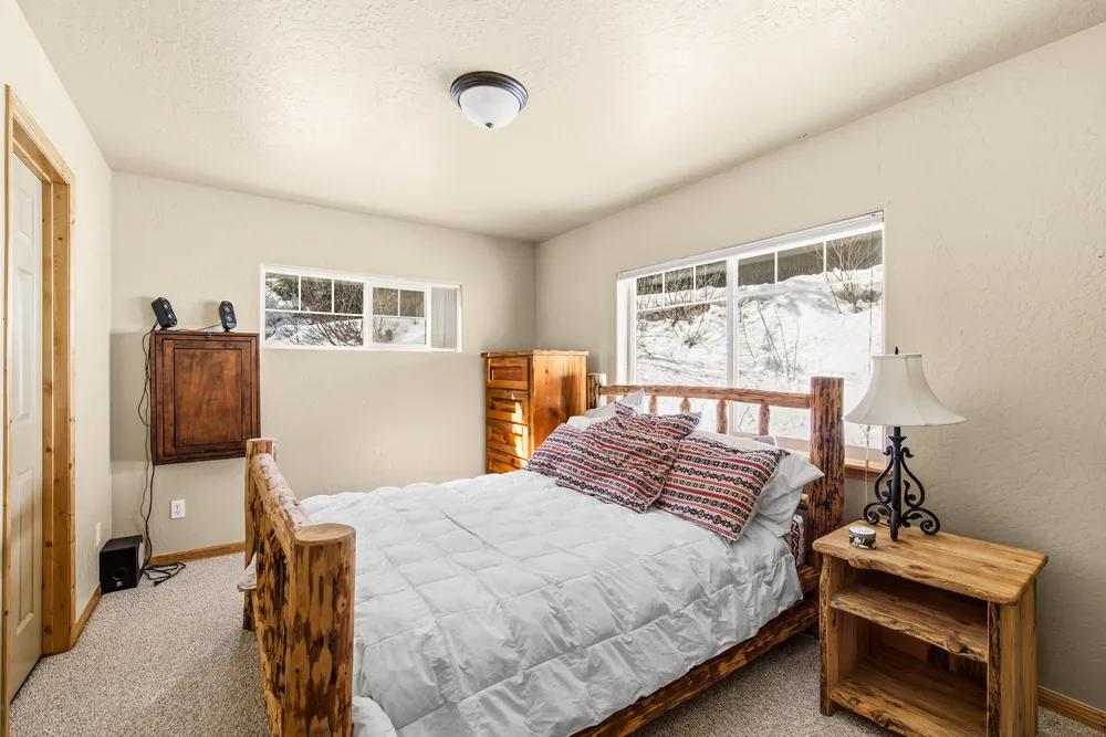 195 Snowplow Rd, Sandpoint, ID 83864