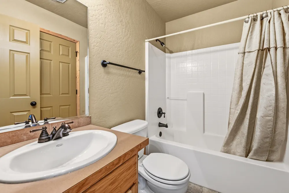 195 Snowplow Rd, Sandpoint, ID 83864