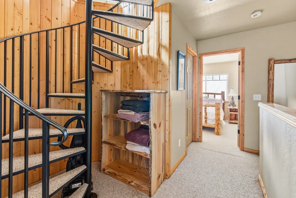 195 Snowplow Rd, Sandpoint, ID 83864