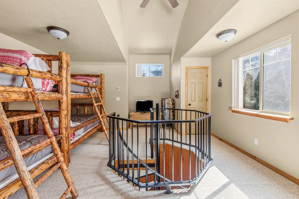 195 Snowplow Rd, Sandpoint, ID 83864