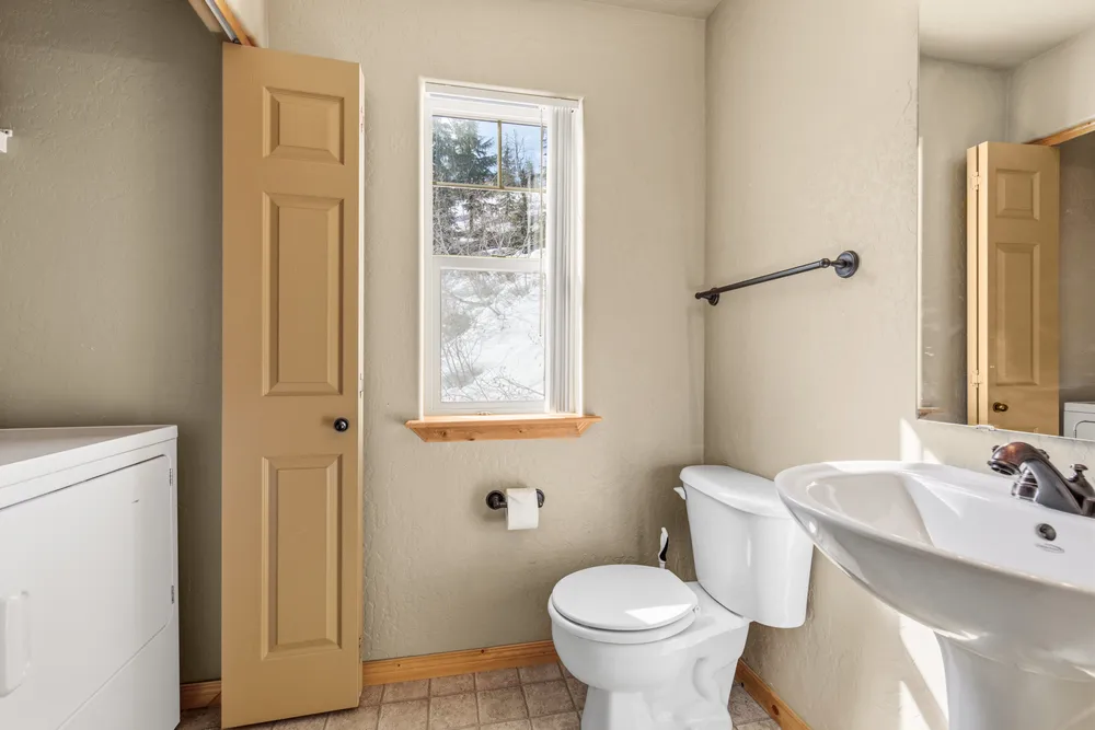 195 Snowplow Rd, Sandpoint, ID 83864