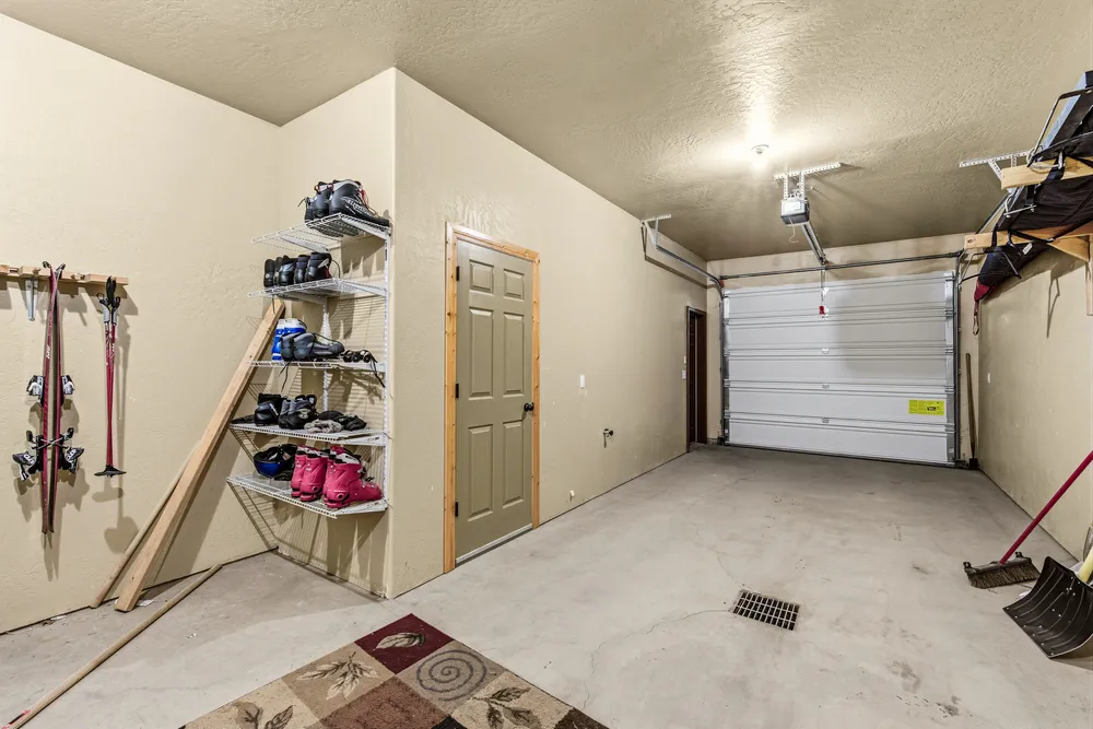 195 Snowplow Rd, Sandpoint, ID 83864