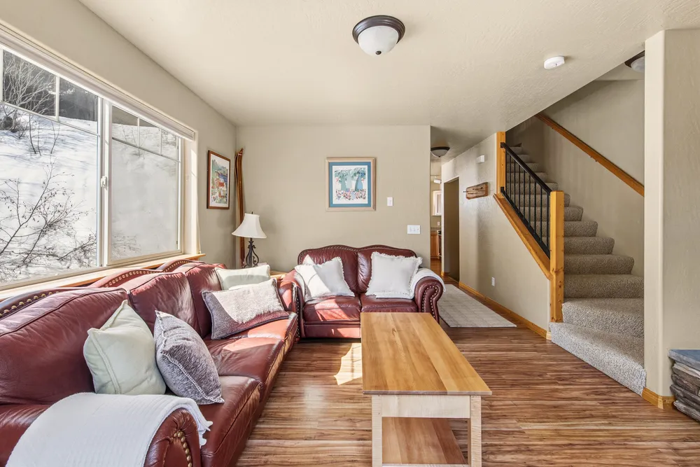 195 Snowplow Rd, Sandpoint, ID 83864
