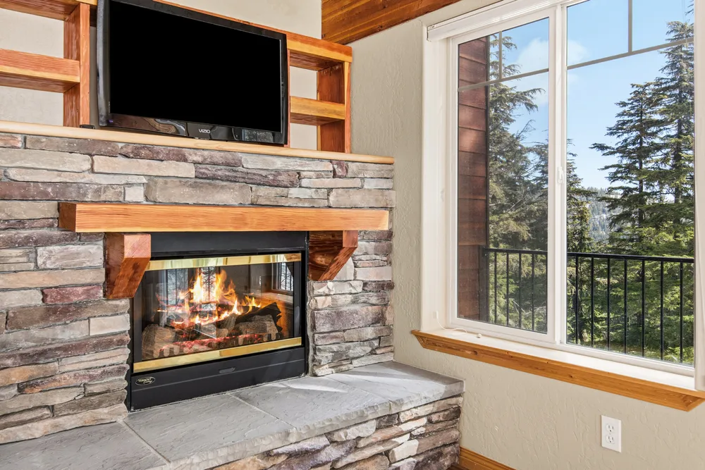 195 Snowplow Rd, Sandpoint, ID 83864
