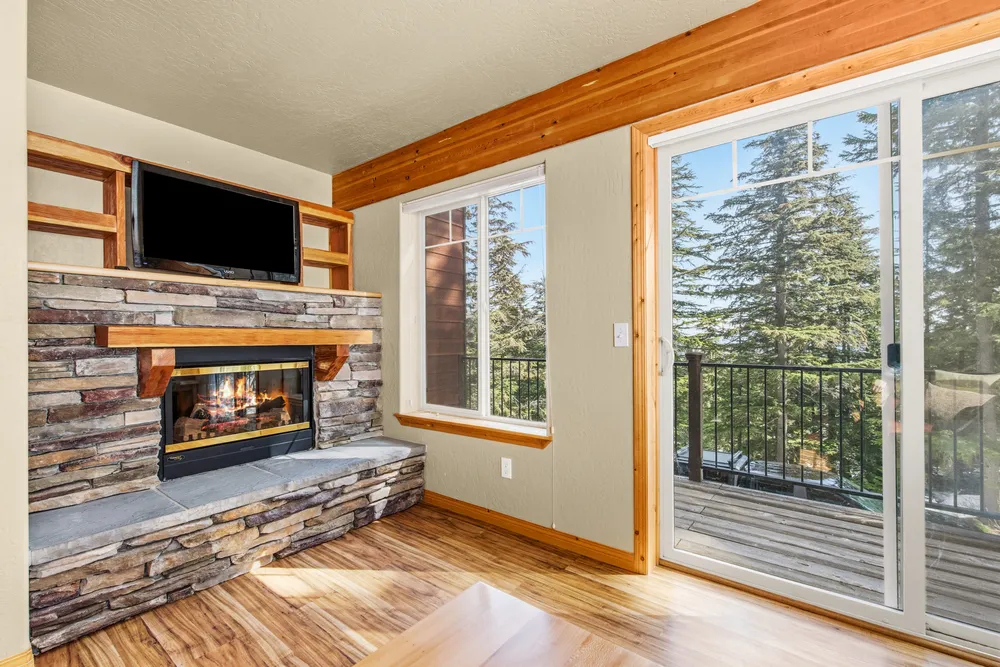 195 Snowplow Rd, Sandpoint, ID 83864