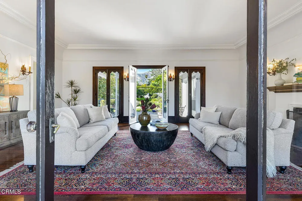 1275 New York Dr, Altadena, CA 91001