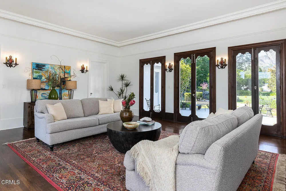 1275 New York Dr, Altadena, CA 91001