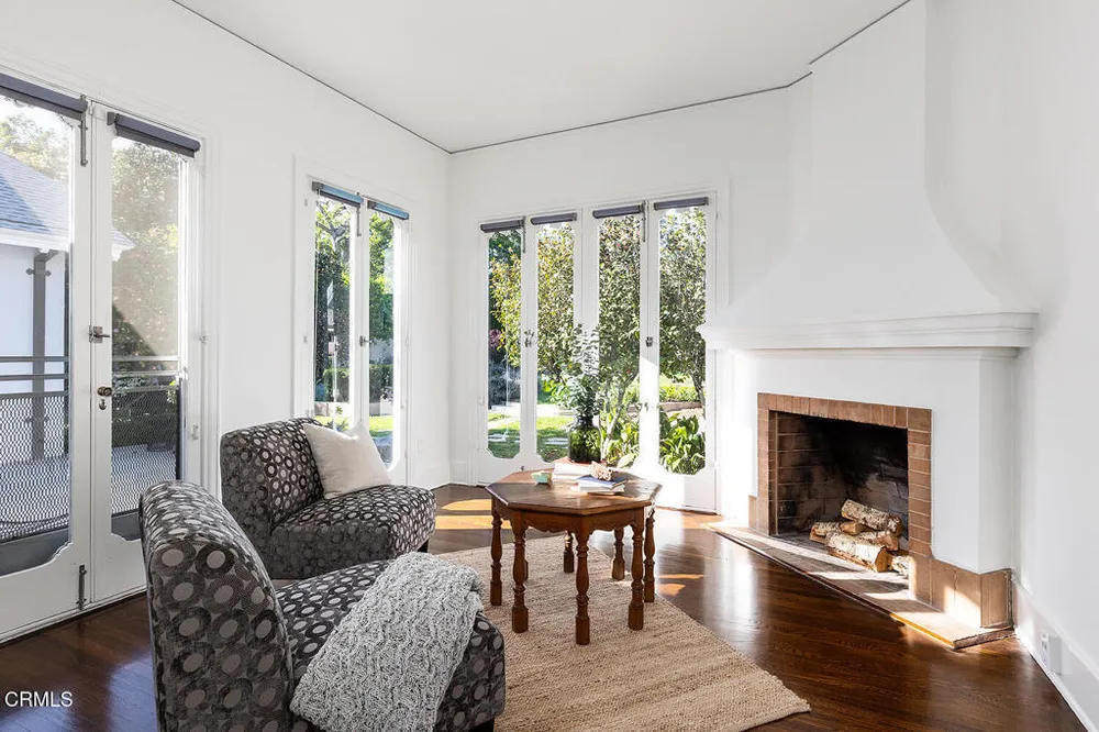 1275 New York Dr, Altadena, CA 91001