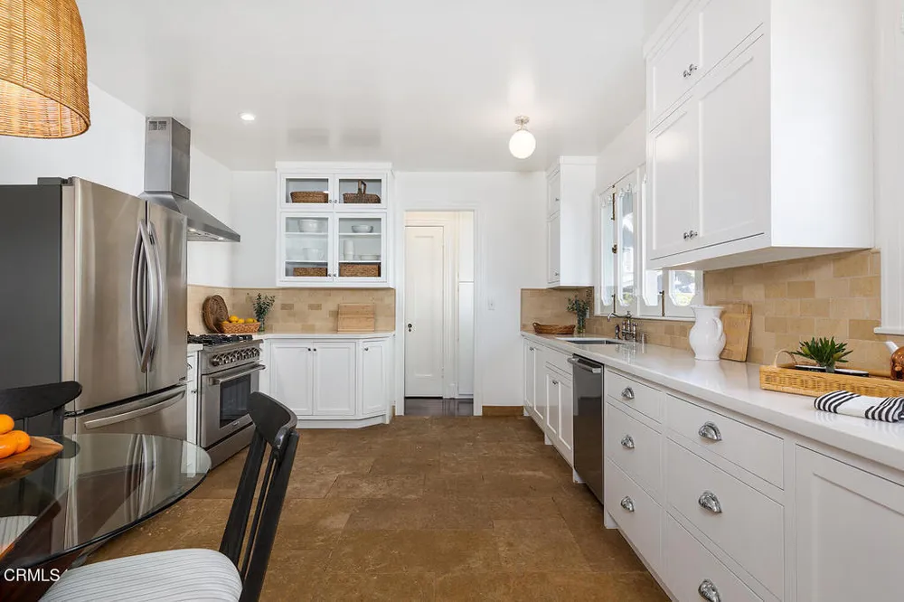 1275 New York Dr, Altadena, CA 91001