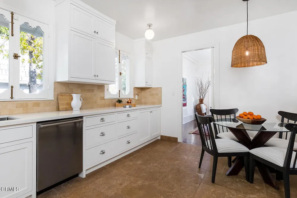 1275 New York Dr, Altadena, CA 91001