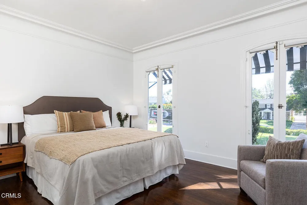 1275 New York Dr, Altadena, CA 91001